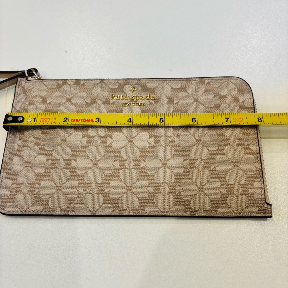 Kate Spade Tan Floral Wristlet in dark beige PVC material Mint condition - Picture 6 of 7